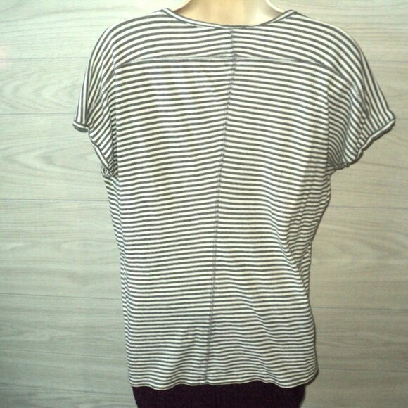 Express T-Shirt Women's Size M Gray and White Stripes Cap Sleeves Scoop Neck - Picture 2 of 3